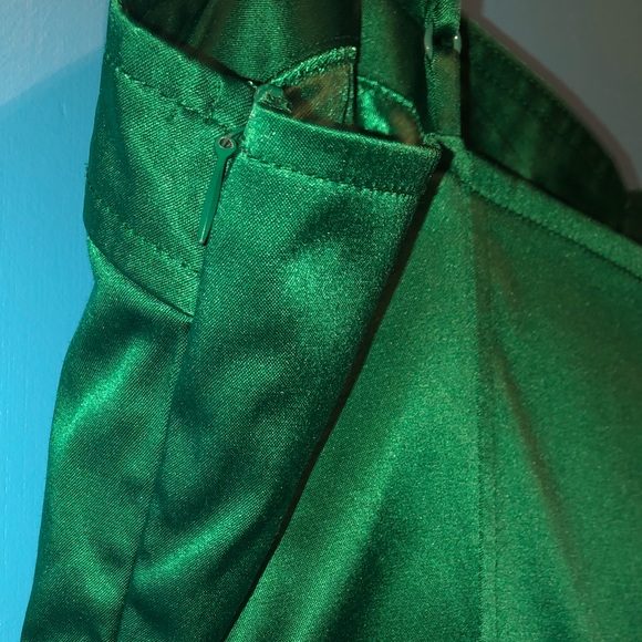 Sexy Body Con Emerald Mini Dress by Forever 21 - Picture 4 of 9